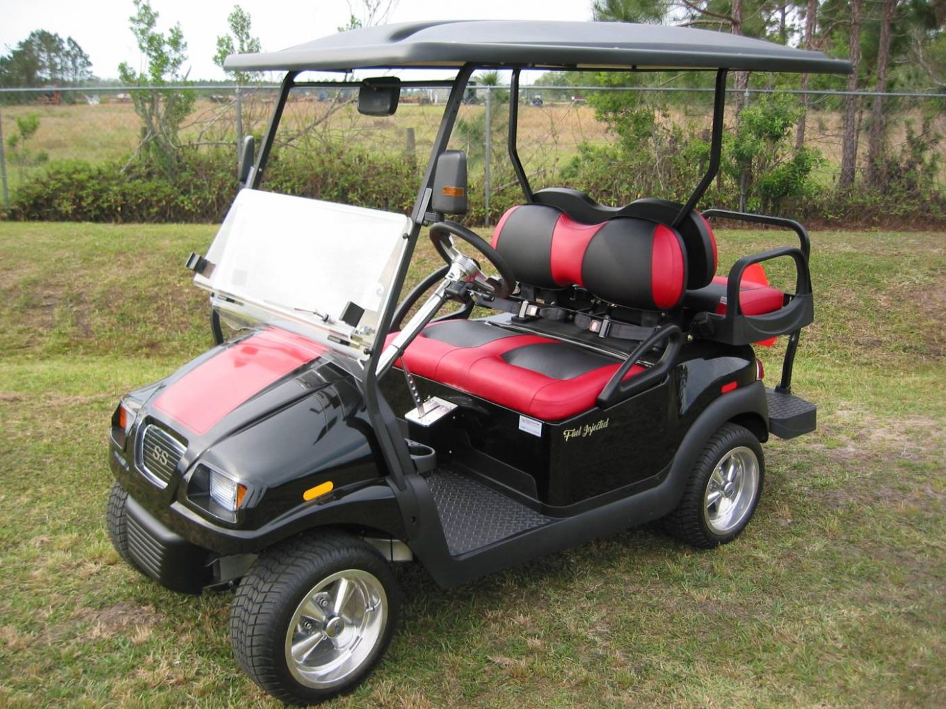 Who Makes Vitacci Golf Carts